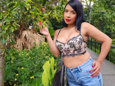 MishaKinki live cam video preview