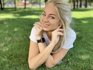 Elliette Bald webcam from Slovakia