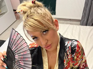 HotWifeTrixy Tattoos webcam from Hungary