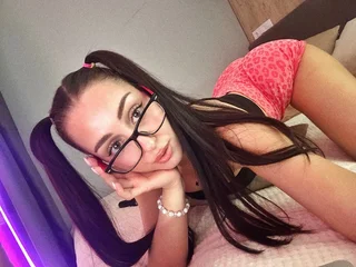 LovelyBrookee Bald webcam from Latvia