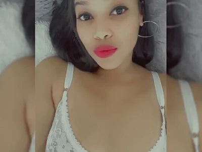 _MoniqueLovay_ Athletic webcam from South Africa