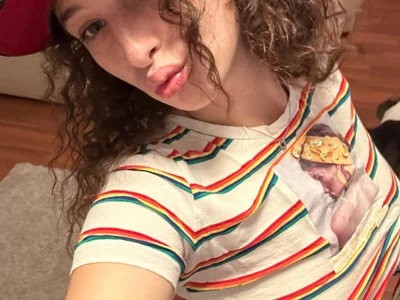 lolippp666 Small Tits webcam from Romania